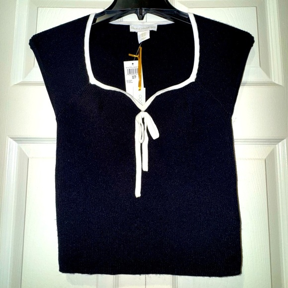House of Harlow Chic stretchy Black Knit Top with White Trim. Size XS. NWT - Picture 1 of 11